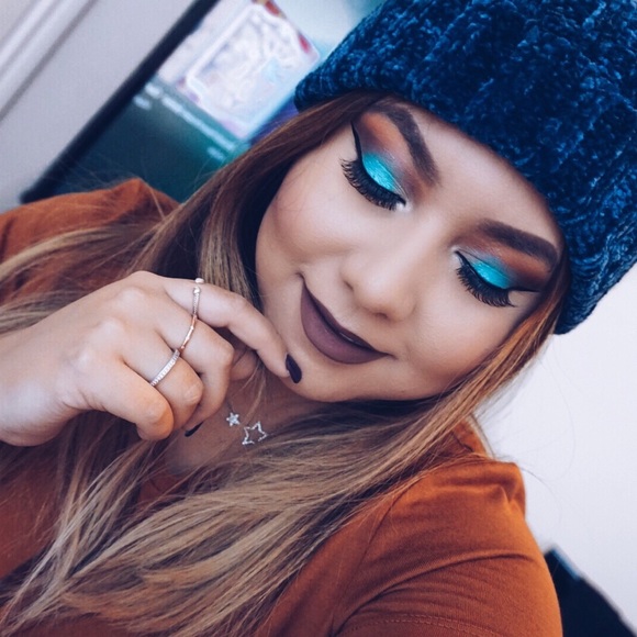  MEET YOUR POSHER - Picture 2 of 4